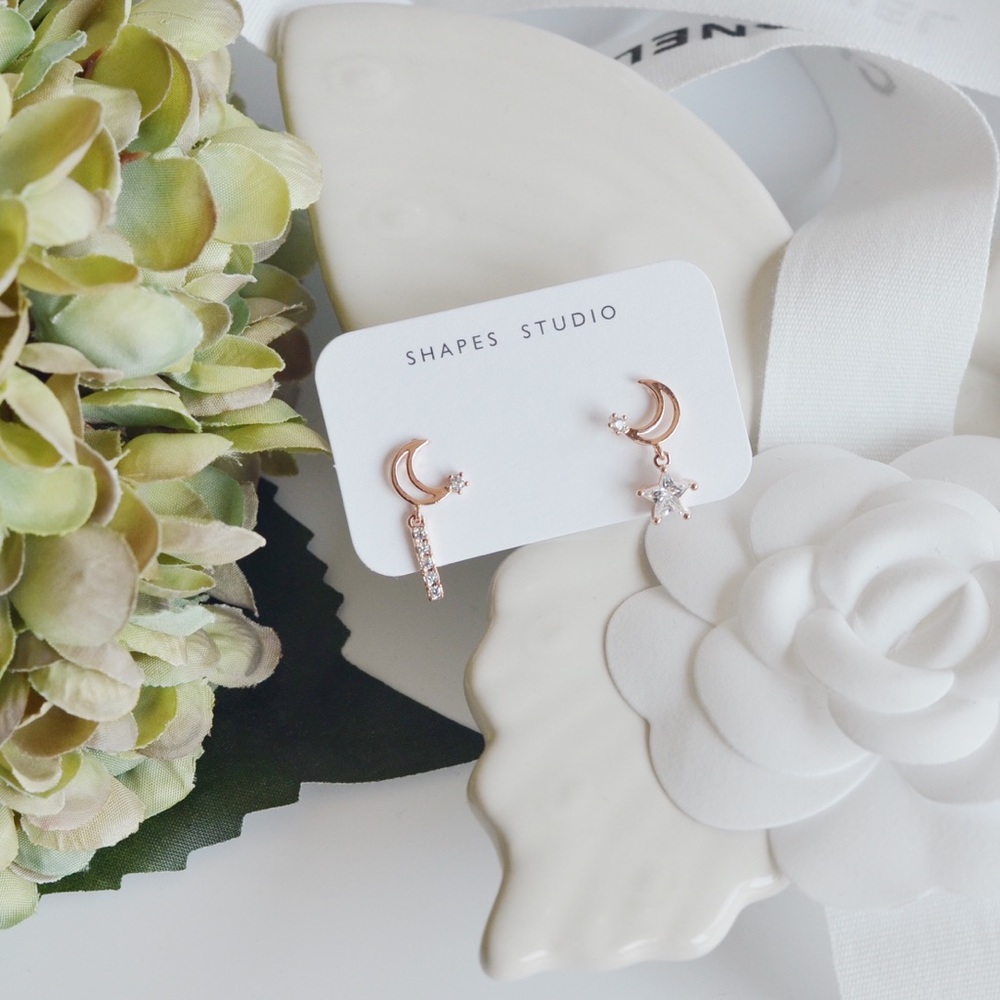 Asymmetric Rose Gold Star Moon Stud Earrings - Picture 5 of 8